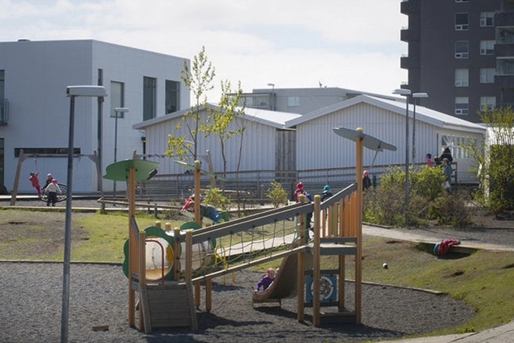 Hraunvallaleikskóli_rétt stærð fyrir ráðningavef