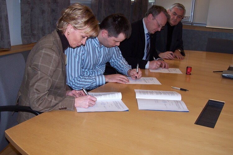 Heilsuleikskóli-undirskrift 008