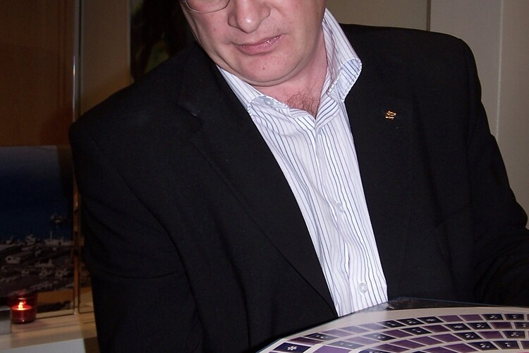 atthagaspilið - folk að vinna 001