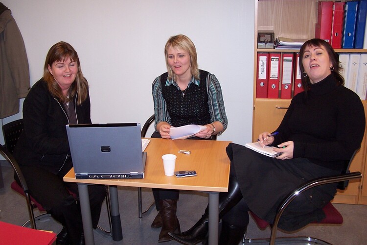 atthagaspilið - folk að vinna 010