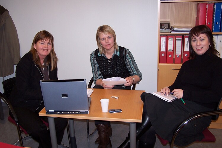 atthagaspilið - folk að vinna 011