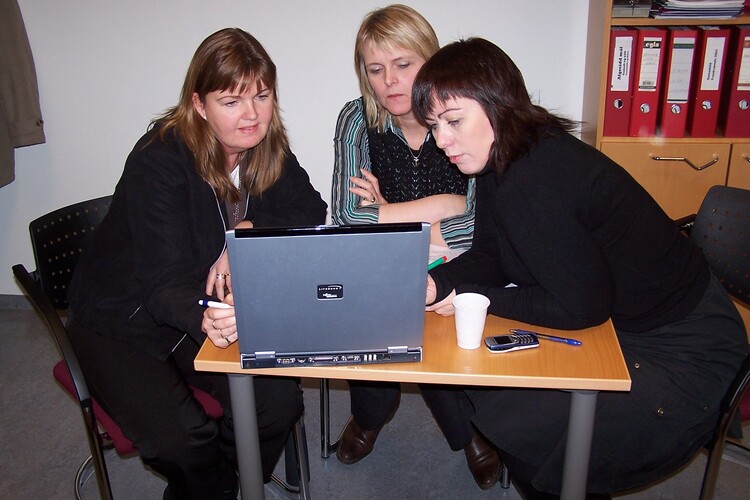 atthagaspilið - folk að vinna 012