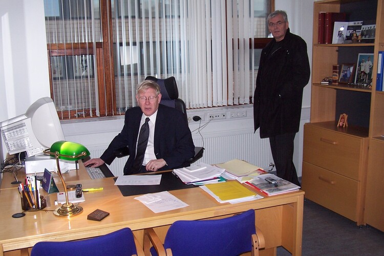 atthagaspilið - folk að vinna 022