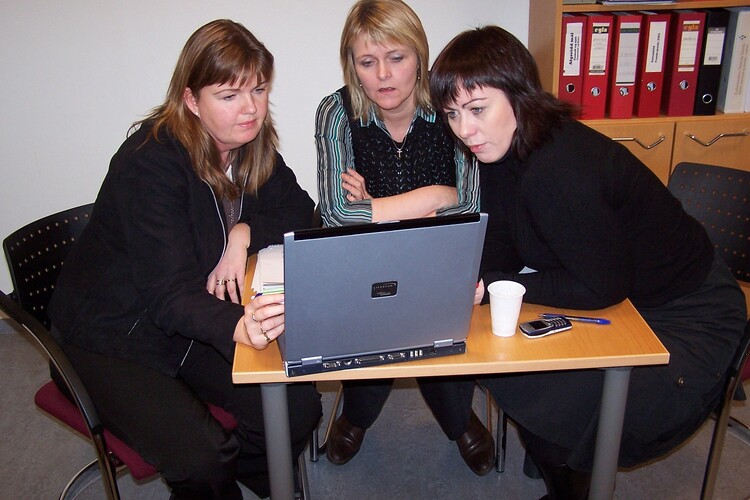 atthagaspilið - folk að vinna 037