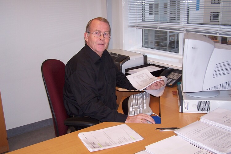 atthagaspilið - folk að vinna 040