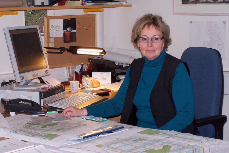 atthagaspilið - folk að vinna 058