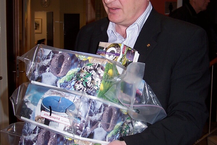 atthagaspilið - folk að vinna 005