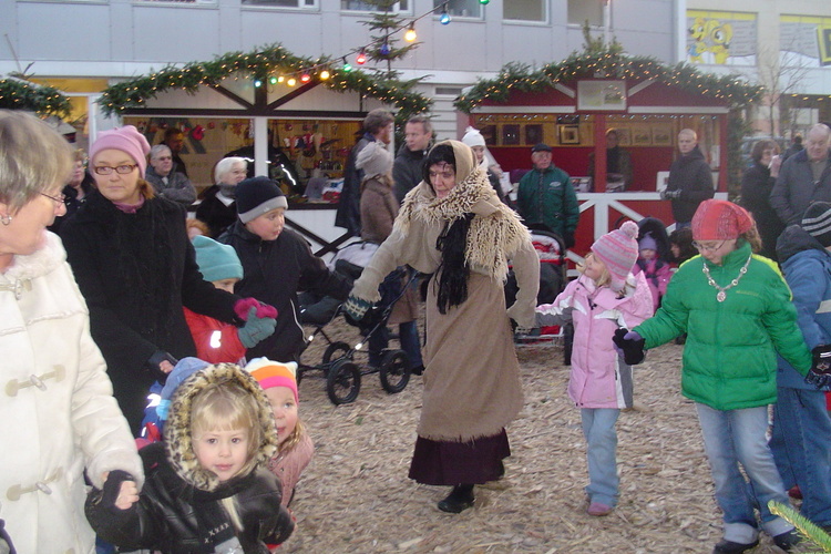 grýla dansar í kringum