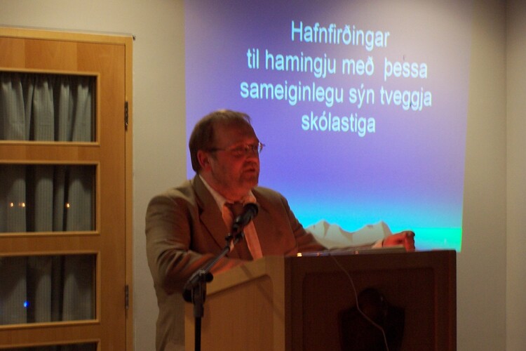 febrúar - mars 122