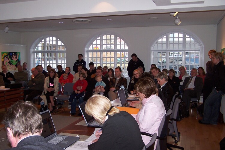 febrúar - mars 010