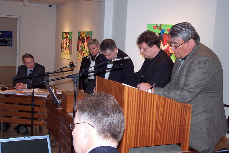 febrúar - mars 016