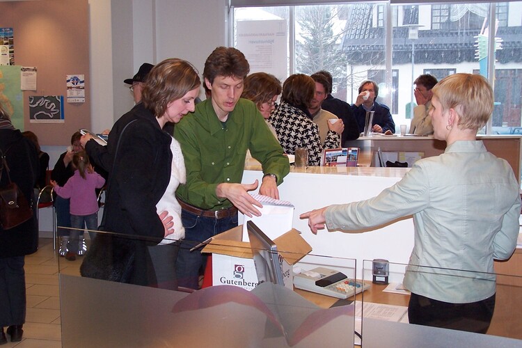 febrúar - mars 026