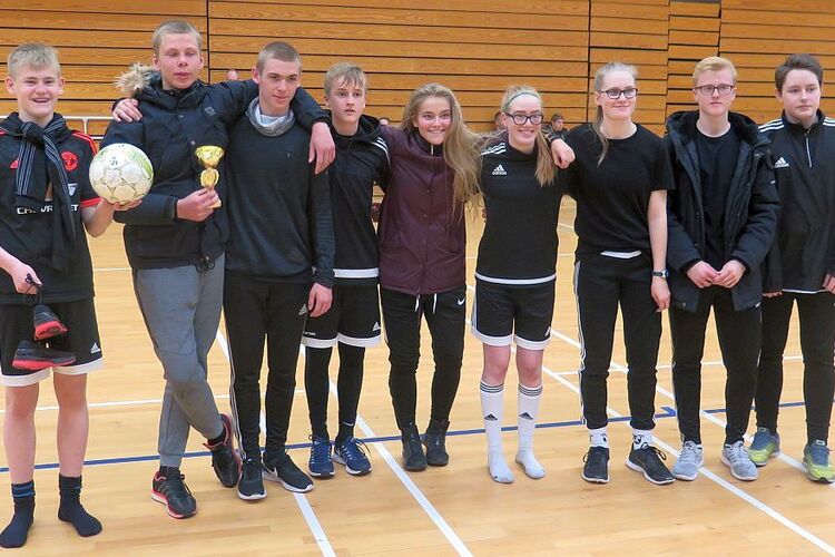 ithrottamot-grunnskola-2017_fotboltasigurvegari_Vidistadaskoli