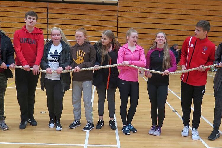 ithrottamot-grunnskola-2017_reiptogssigurvegari-Hraunvallaskoli