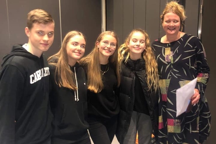 48380092_535075686961312_8903209497980305408_n