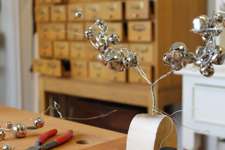 320054_365406603574814_2003393624_n